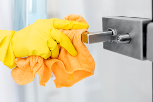 Nettoyage poignet de porte