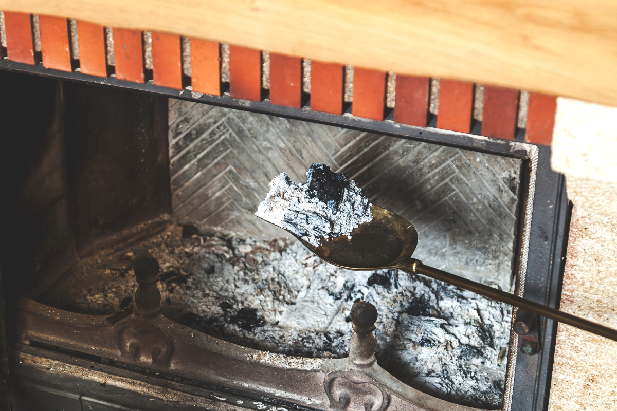 réutiliser les cendres de cheminée